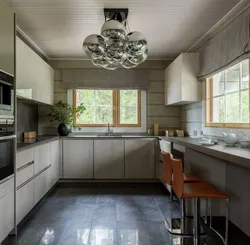 Дызайн кухні ў доме з двума вокнамі фота