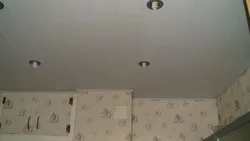 Какие панели для кухни на потолок фото