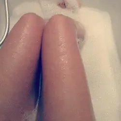 Фото ножки в ванной