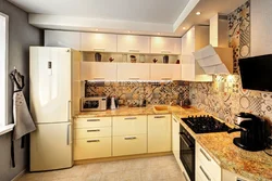 Кухня в бежевых цветах фото