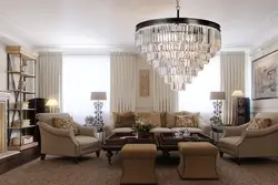 Хрустальная люстра в современном интерьере гостиной