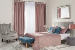 Дызайн штор у спальню з шэрымі шпалерамі фота