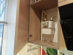 Не спрятанный газовый счетчик на кухне фото