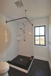 Bathroom design with tray and curtain