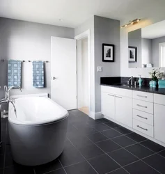 Combination of gray in the interior with other colors in the bathroom