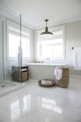 Дизайн ванной комнаты белый керамогранит