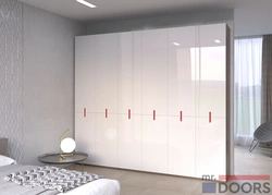 Photo bedroom wardrobe with doors