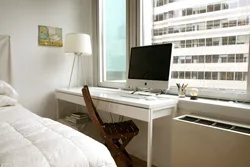 Компьютерный стол в спальне дизайн фото
