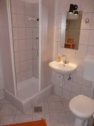 Duş ilə birlikdə vanna otağı və tualet fotoşəkilinin təmiri