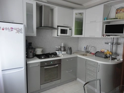 Кухни в 6 метровую кухню фото с холодильником