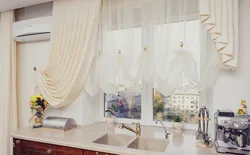 Фото варианты штор на кухню коротких