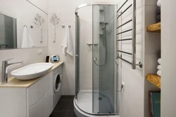 Душ және дәретхана фотосуреті бар ванна бөлмесінің интерьер дизайны