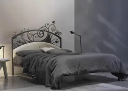Дизайн Спальни С Металлической Черной Кроватью