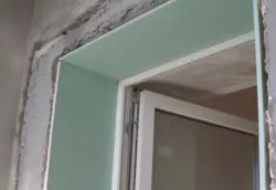 Photo of slopes on windows inside the apartment