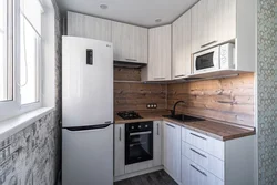 Маленькие кухни в хрущевке угловые фото с колонкой и холодильником