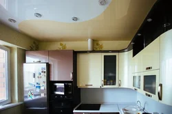 Фото натяжных потолков на кухню 8 кв
