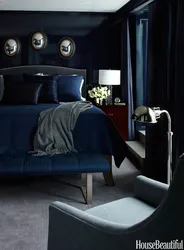 Синий с коричневым в интерьере спальни