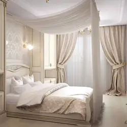Классический интерьер спальни в светлых тонах фото