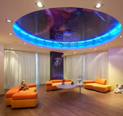 Навесные потолки в гостиную с подсветкой фото