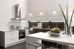 Кухня с большой вытяжкой фото