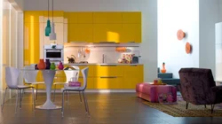 Цветные кухни в интерьере