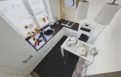 Дизайн кухни маленькой раковина у окна