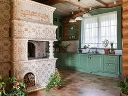 Фото маленькой кухни с печкой