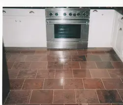 What tile is better to put on the floor in the kitchen photo