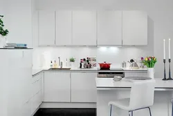Белыя глянцавыя кухні ў інтэр'еры рэальныя фота
