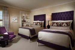 Combination with purple in the bedroom interior