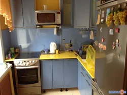 Kitchen in Brezhnevka 6 sq m with refrigerator photo