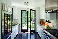 Фото кухни с двумя дверьми