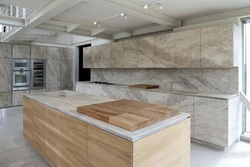 Гибкий камень стены на кухне фото