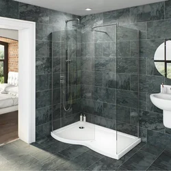 Bathtub design with shower without tray