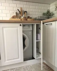 Інтэр'ер маленькай кухні з пральнай машынкай