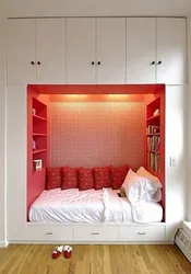 Дызайн спальні з двухспальным ложкам і шафай