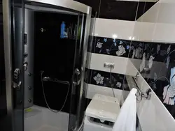 Черно белая ванная комната с душевой кабиной фото
