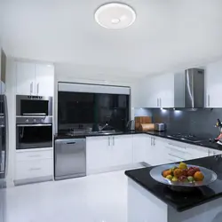 Фото современной кухни с встроенной техникой в квартире