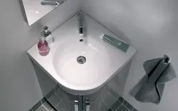 Дизайн ванной комнаты с угловой раковиной