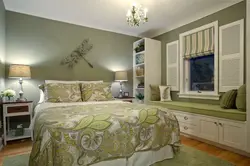 Olive wallpaper in the bedroom interior