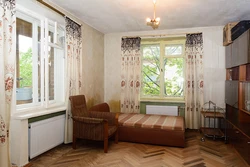 Однокомнатная квартира с двумя окнами в комнате фото