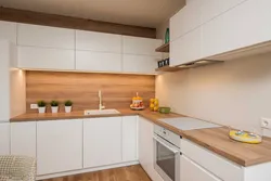 Бело деревянная кухня в интерьере фото