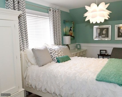 Mint and gray colors in the bedroom interior