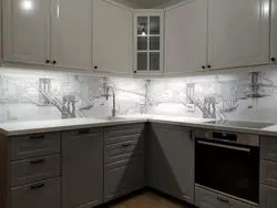 Столешницы и стеновые панели для белой кухни фото