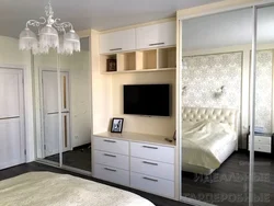 Плательный шкаф в гостиной современном стиле фото