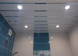 Ceiling design with panels in the bathroom