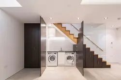 Ванна комната под лестницей дизайн