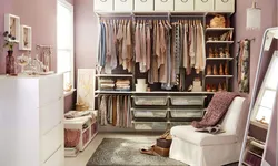 Фото гардеробной комнаты с одеждой