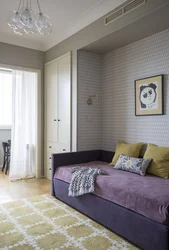 Дизайн маленькой спальни в современном стиле с диваном