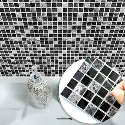 Ванна бөлмесінің фотосуретіндегі қара мозаикалық плиткалар